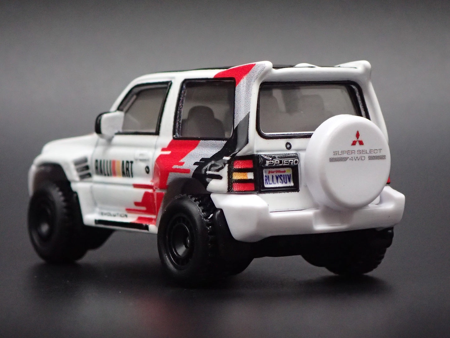 1997-1999 MITSUBISHI PAJERO EVOLUTION SUV 1:64 SCALE DIORAMA DIECAST MODEL CAR