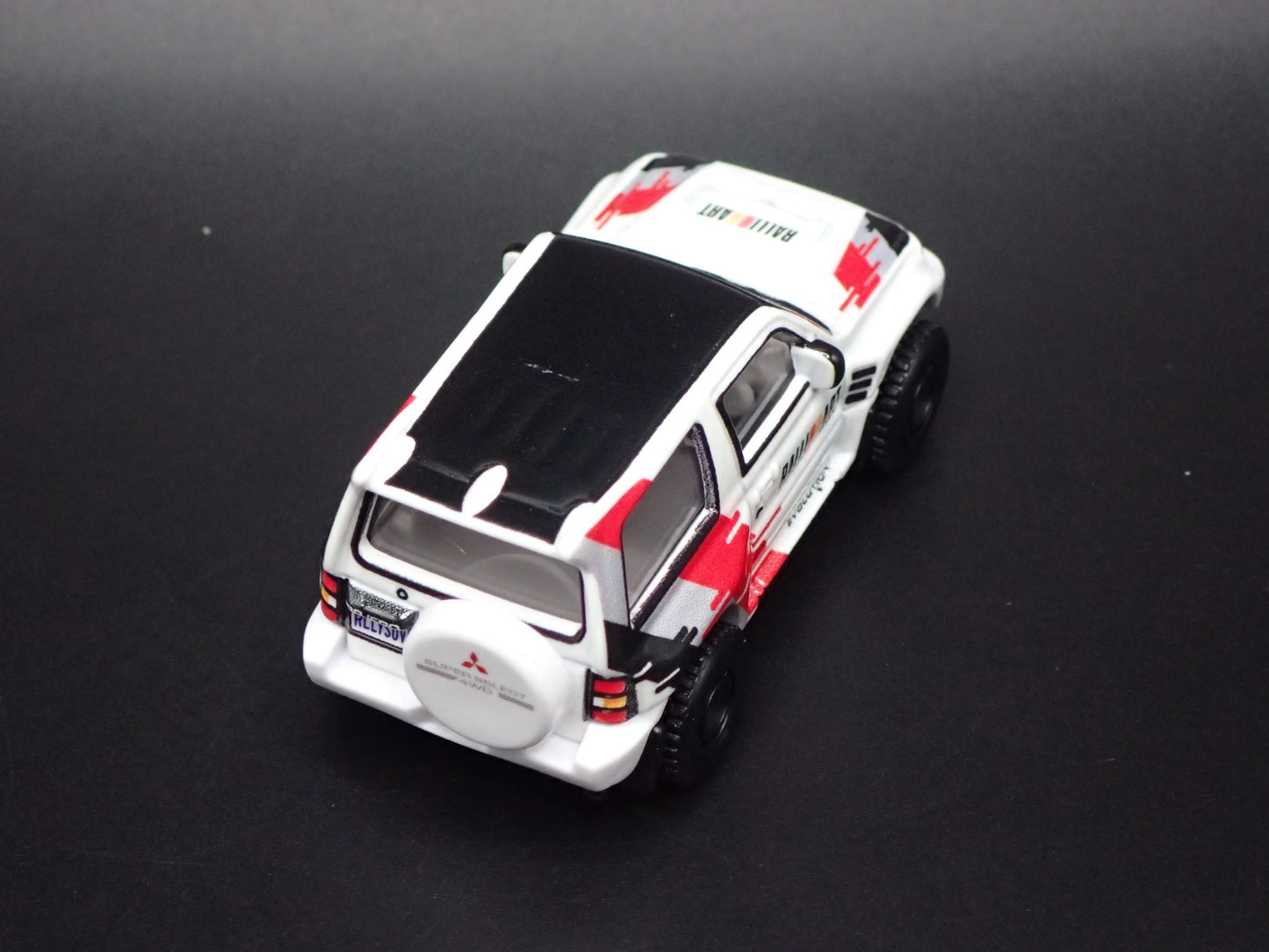 1997-1999 MITSUBISHI PAJERO EVOLUTION SUV 1:64 SCALE DIORAMA DIECAST MODEL CAR