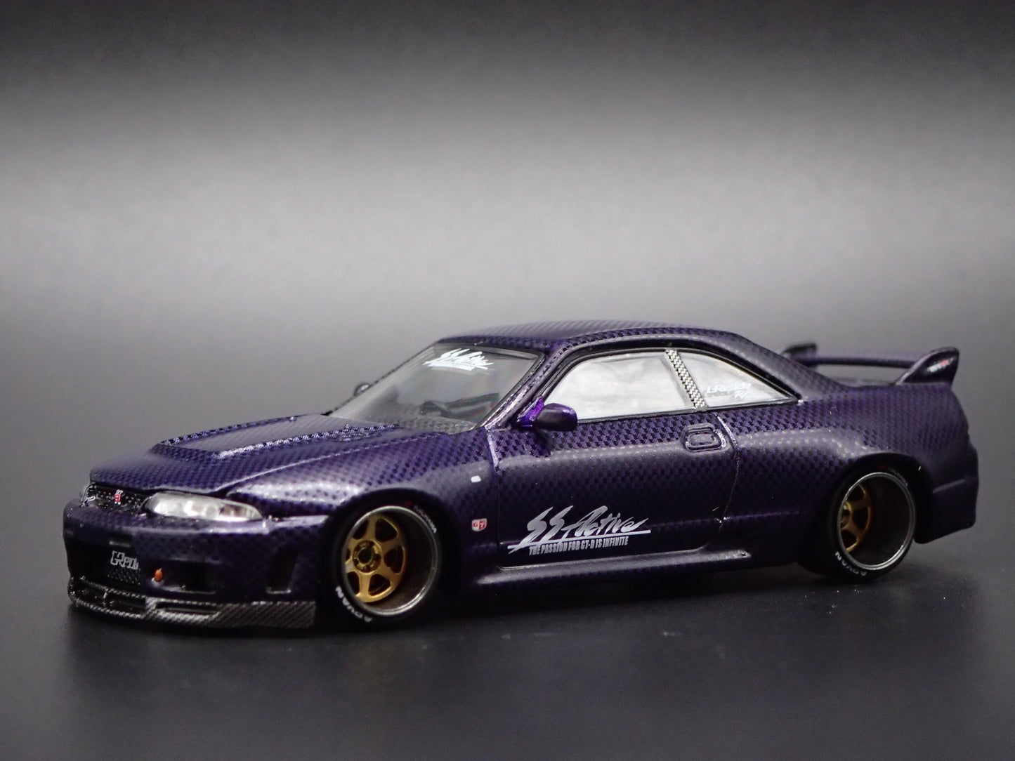 1993-1998 NISSAN SKYLINE GTR R33 CARBON KAIDO HOUSE 1:64 SCALE DIECAST MODEL CAR