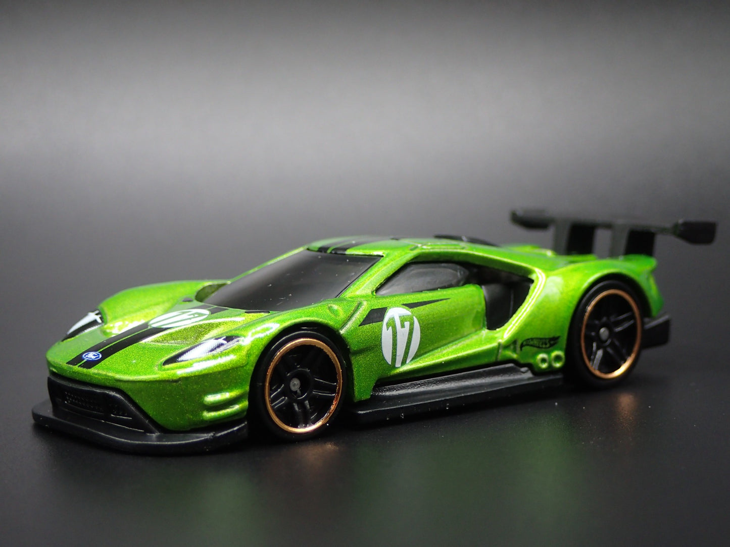2017-2022 FORD GT RACE SUPERCAR GREEN 1:64 SCALE DIORAMA DIECAST MODEL CAR