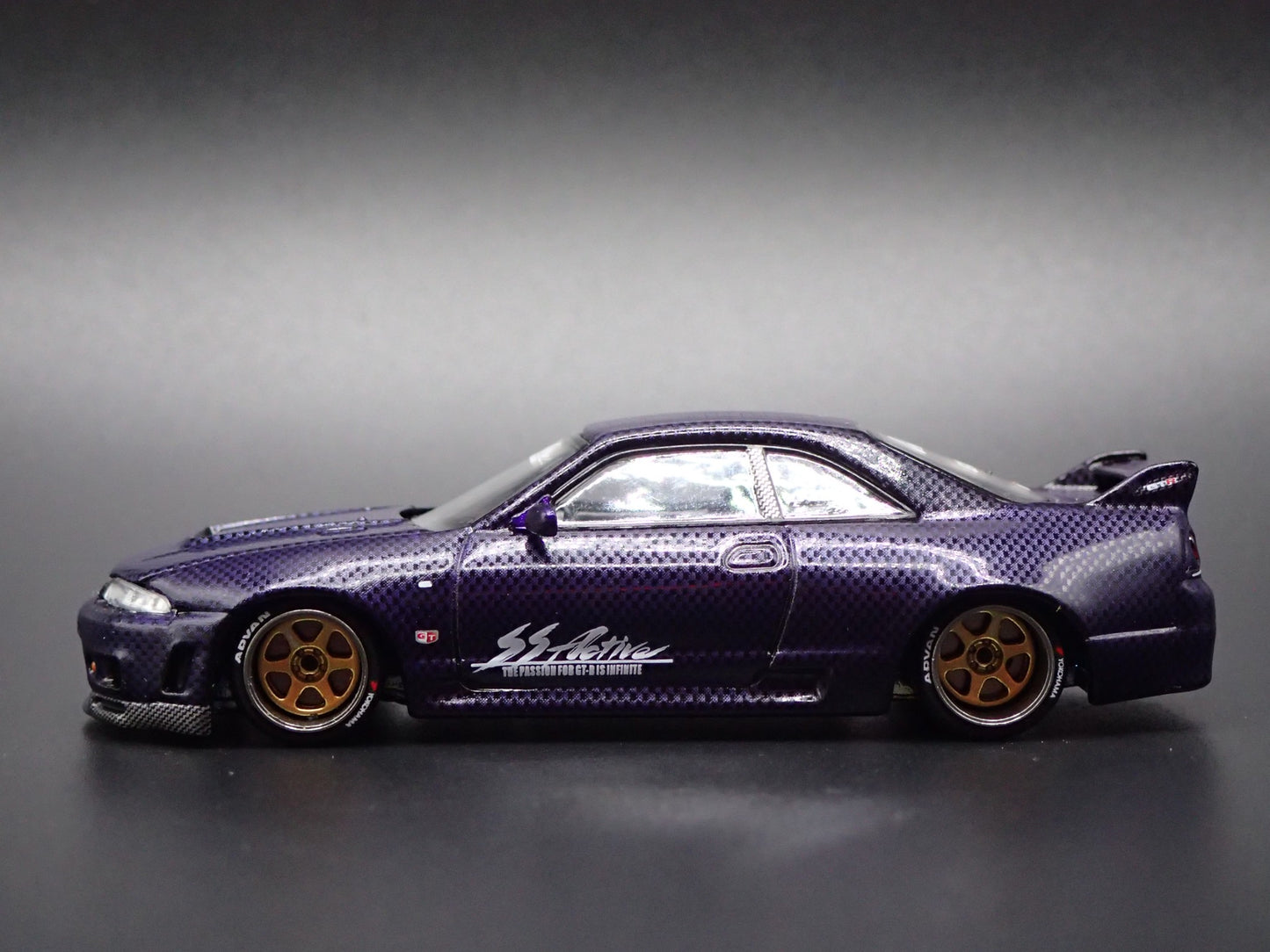 1993-1998 NISSAN SKYLINE GTR R33 CARBON KAIDO HOUSE 1:64 SCALE DIECAST MODEL CAR