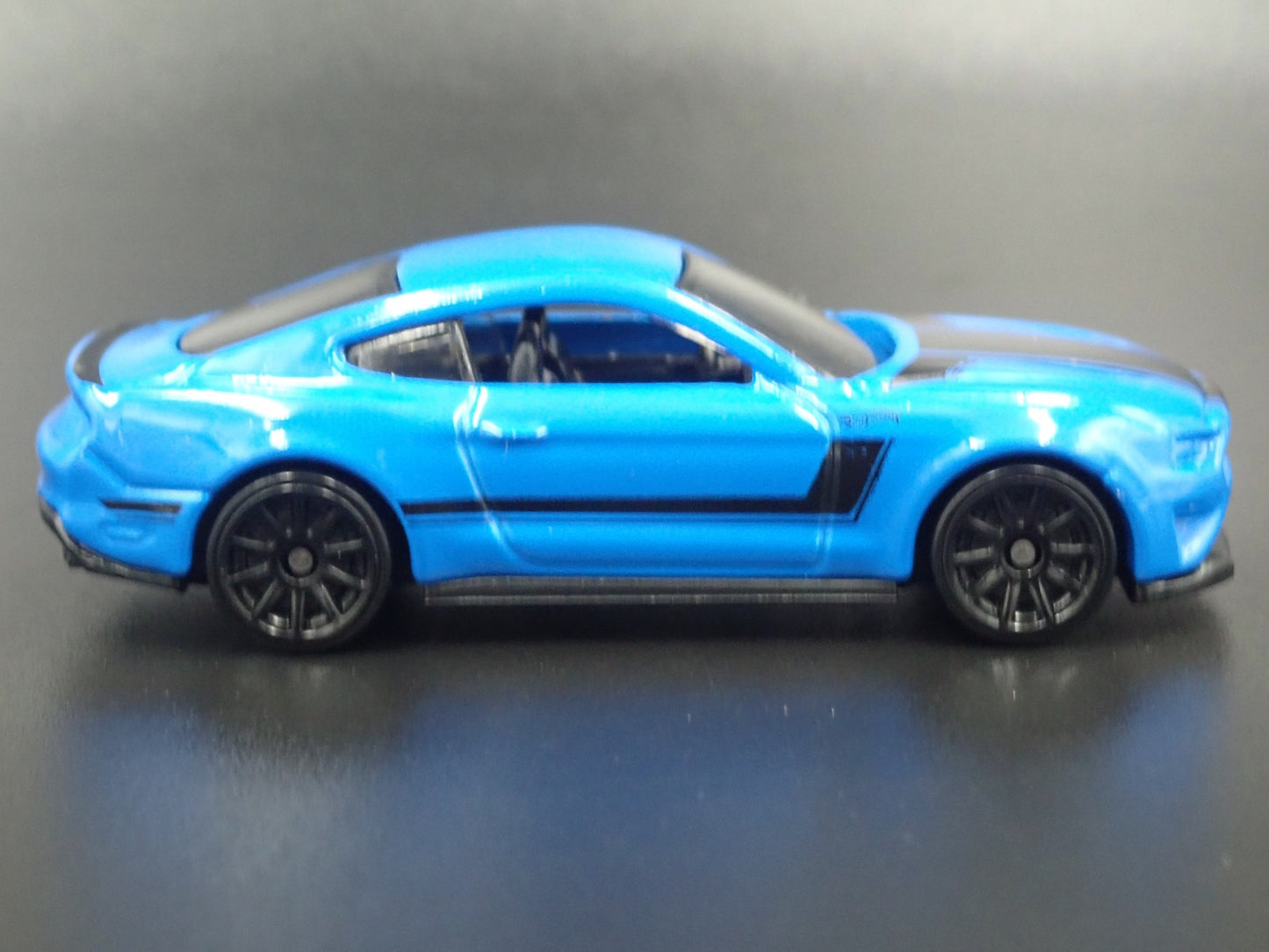 2015-2023 FORD MUSTANG GT BLUE 1:64 SCALE DIORAMA COLLECTIBLE DIECAST MODEL CAR