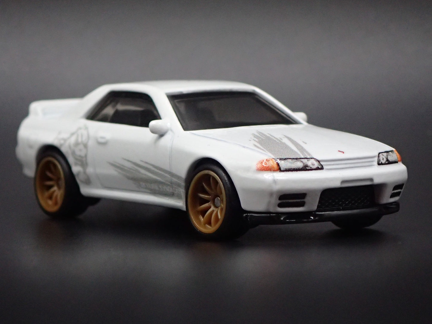 1989-1994 NISSAN SKYLINE GTR BNR32 WHITE 1:64 SCALE DIORAMA DIECAST MODEL CAR