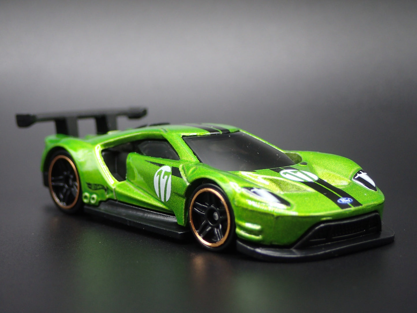 2017-2022 FORD GT RACE SUPERCAR GREEN 1:64 SCALE DIORAMA DIECAST MODEL CAR