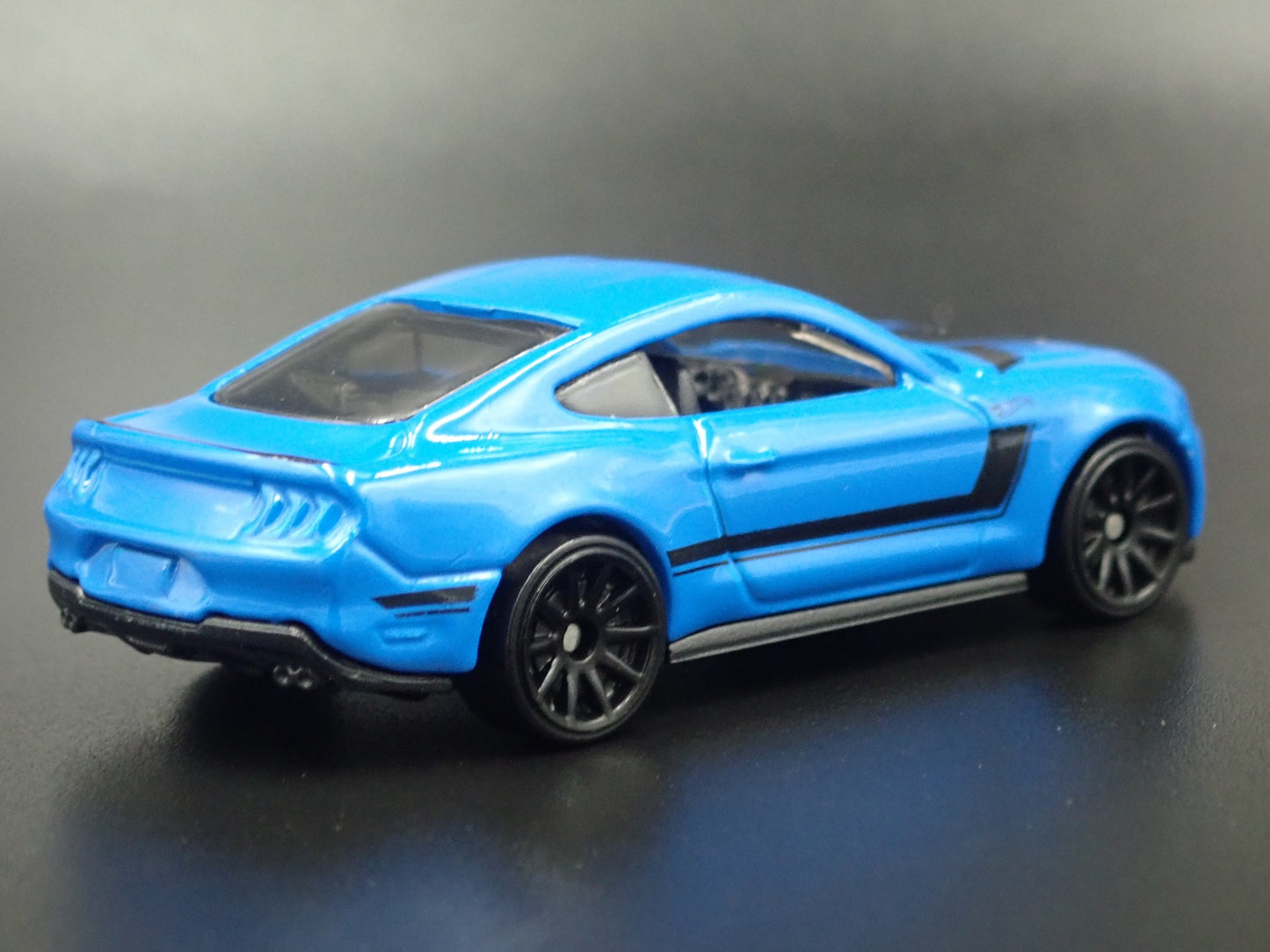 2015-2023 FORD MUSTANG GT BLUE 1:64 SCALE DIORAMA COLLECTIBLE DIECAST MODEL CAR