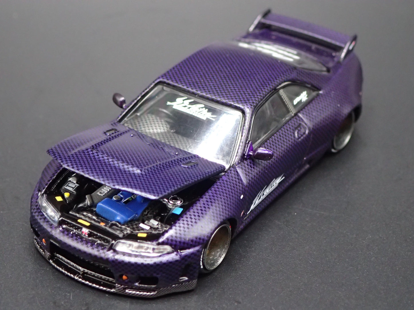 1993-1998 NISSAN SKYLINE GTR R33 CARBON KAIDO HOUSE 1:64 SCALE DIECAST MODEL CAR