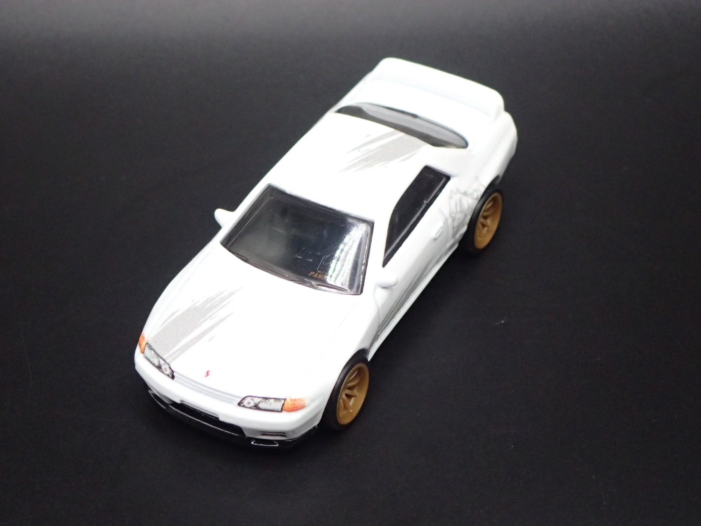 1989-1994 NISSAN SKYLINE GTR BNR32 WHITE 1:64 SCALE DIORAMA DIECAST MODEL CAR