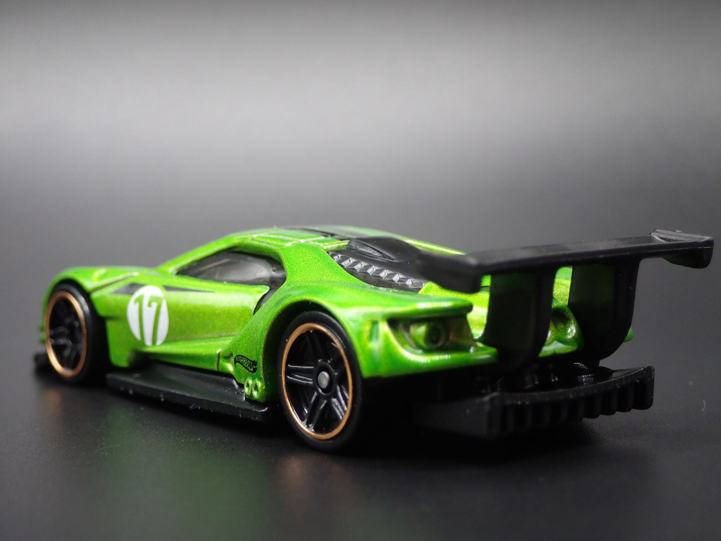 2017-2022 FORD GT RACE SUPERCAR GREEN 1:64 SCALE DIORAMA DIECAST MODEL CAR