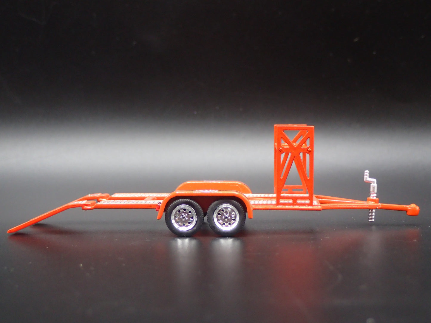 STP TANDEM FLATBED CAR TRAILER w/ LOADING RAMPS 1:64 SCALE DIORAMA DIECAST MODEL