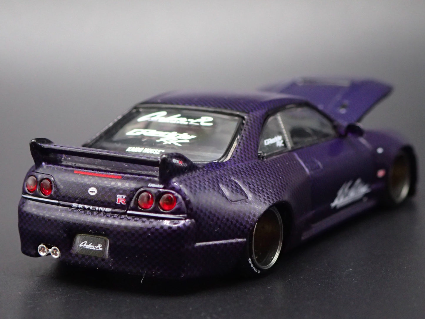 1993-1998 NISSAN SKYLINE GTR R33 CARBON KAIDO HOUSE 1:64 SCALE DIECAST MODEL CAR