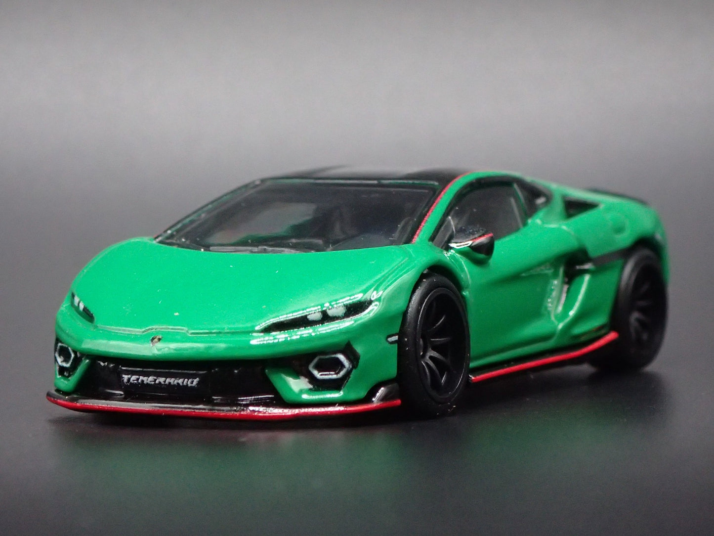 2025-2026 LAMBORGHINI TEMERARIO SUPER CAR 1/64 SCALE DIORAMA DIECAST MODEL CAR