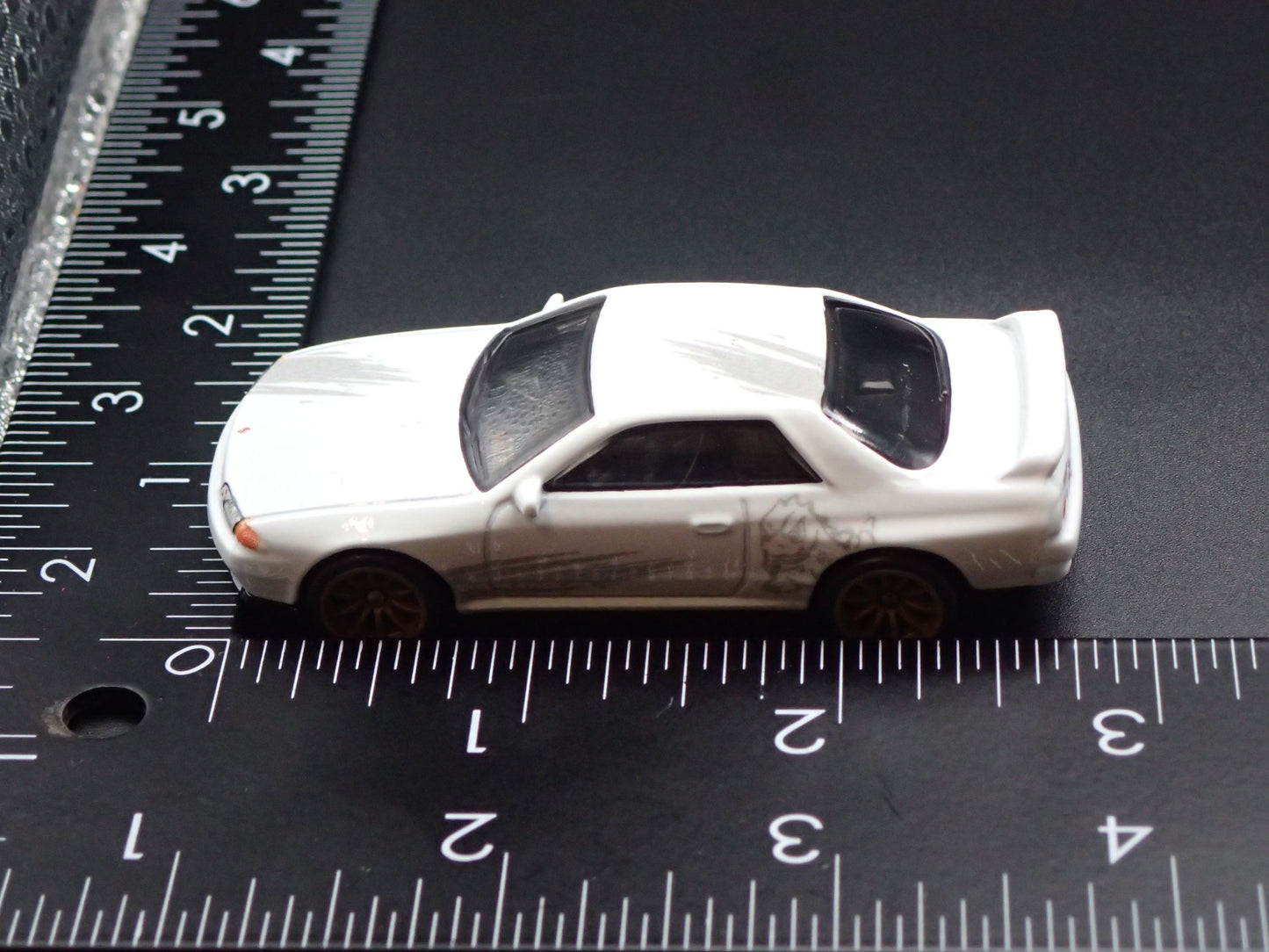 1989-1994 NISSAN SKYLINE GTR BNR32 WHITE 1:64 SCALE DIORAMA DIECAST MODEL CAR
