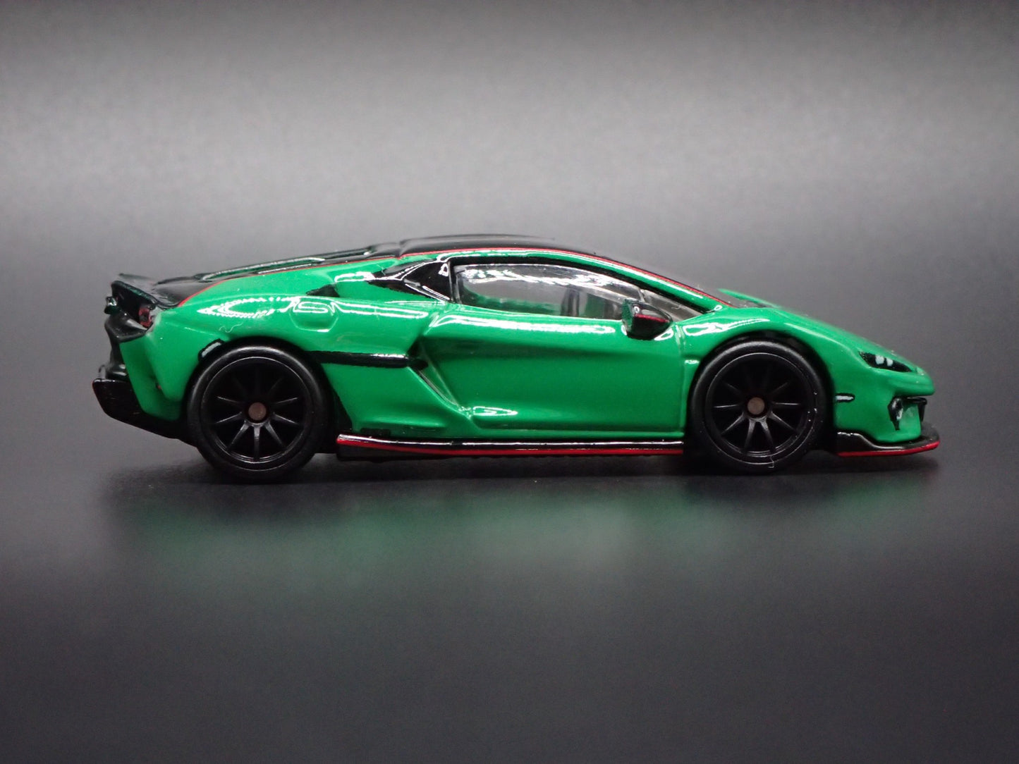 2025-2026 LAMBORGHINI TEMERARIO SUPER CAR 1/64 SCALE DIORAMA DIECAST MODEL CAR