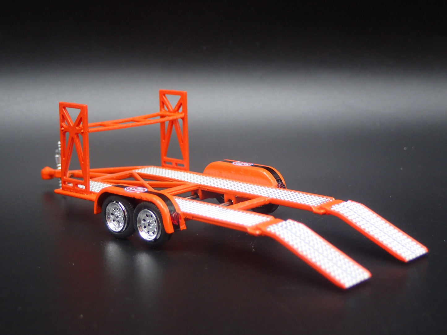 STP TANDEM FLATBED CAR TRAILER w/ LOADING RAMPS 1:64 SCALE DIORAMA DIECAST MODEL