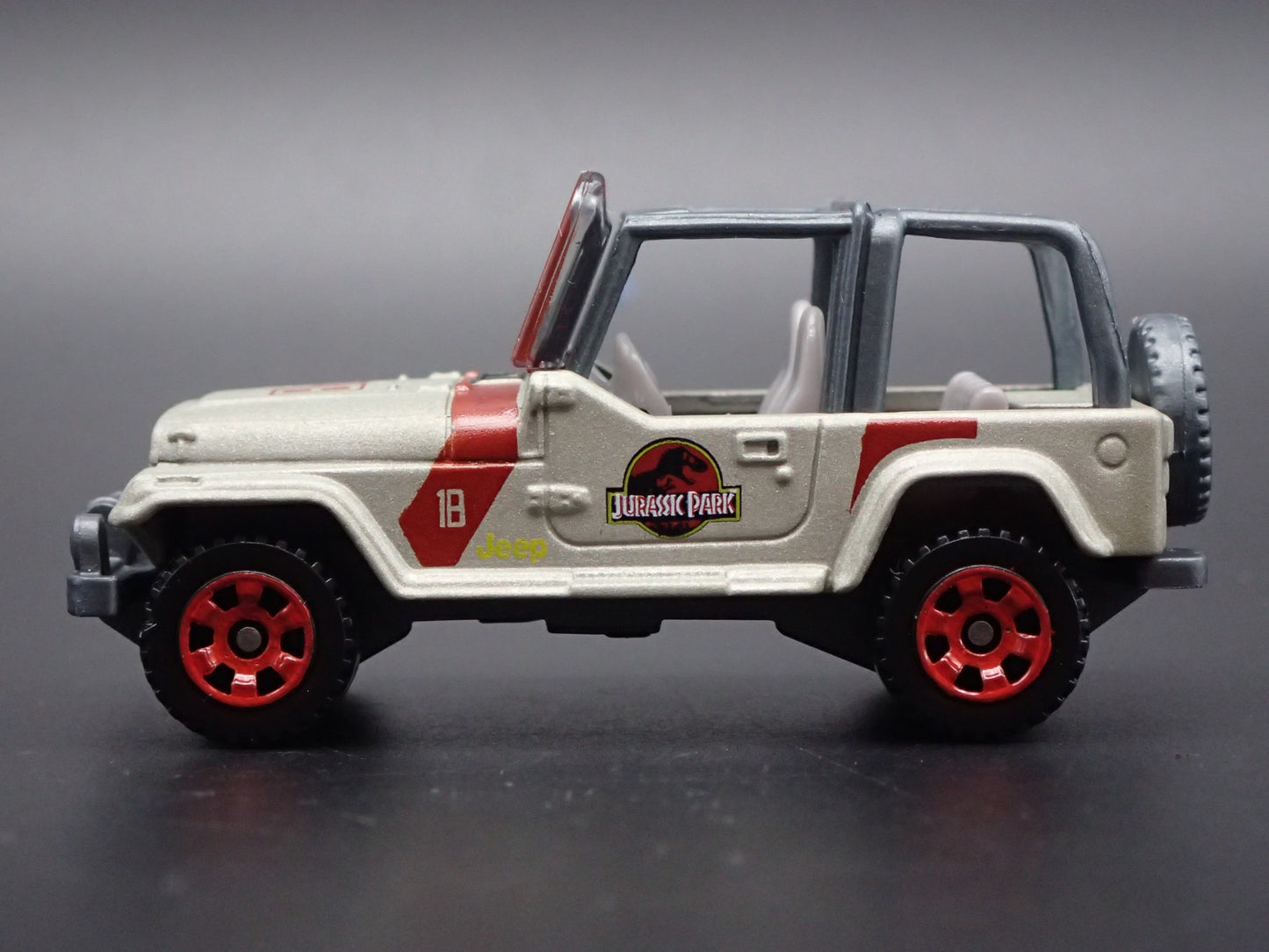 1993 93 JEEP WRANGLER YJ JURASSIC PARK 18 1:64 SCALE DIORAMA DIECAST MODEL CAR