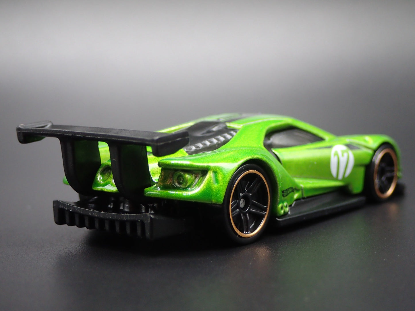 2017-2022 FORD GT RACE SUPERCAR GREEN 1:64 SCALE DIORAMA DIECAST MODEL CAR