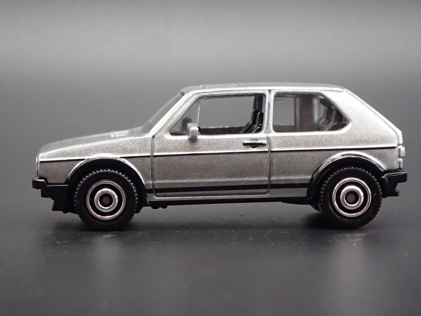 1974-1983 VW VOLKSWAGEN GOLF MK1 SILVER 1:64 SCALE DIORAMA DIECAST MODEL CAR
