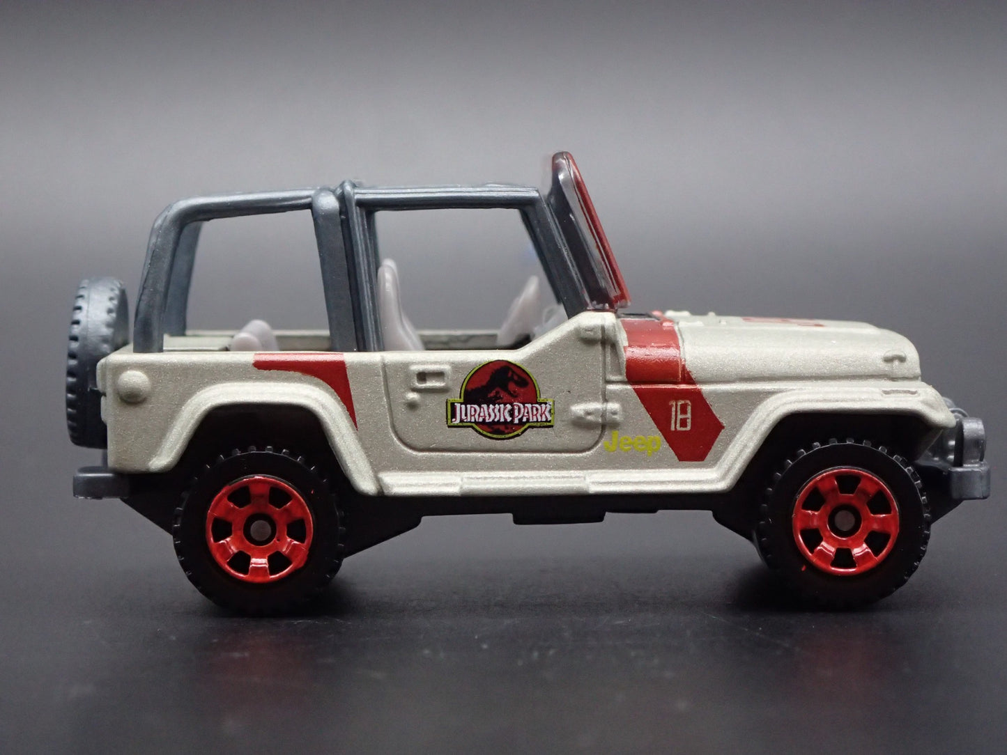 1993 93 JEEP WRANGLER YJ JURASSIC PARK 18 1:64 SCALE DIORAMA DIECAST MODEL CAR