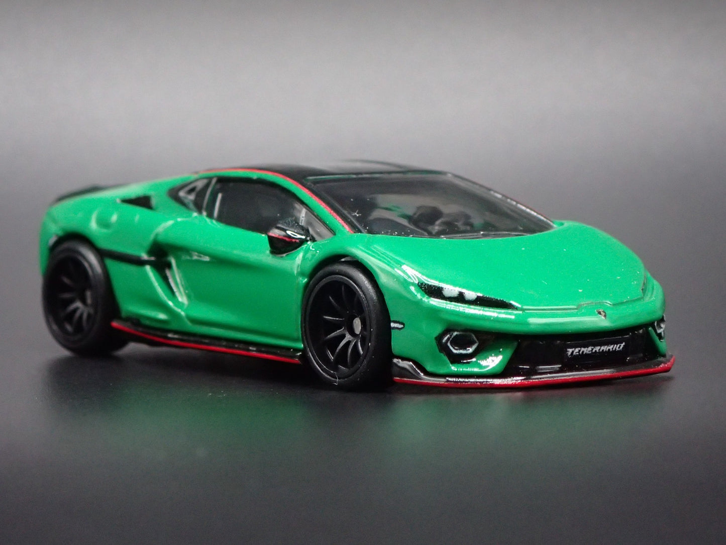 2025-2026 LAMBORGHINI TEMERARIO SUPER CAR 1/64 SCALE DIORAMA DIECAST MODEL CAR