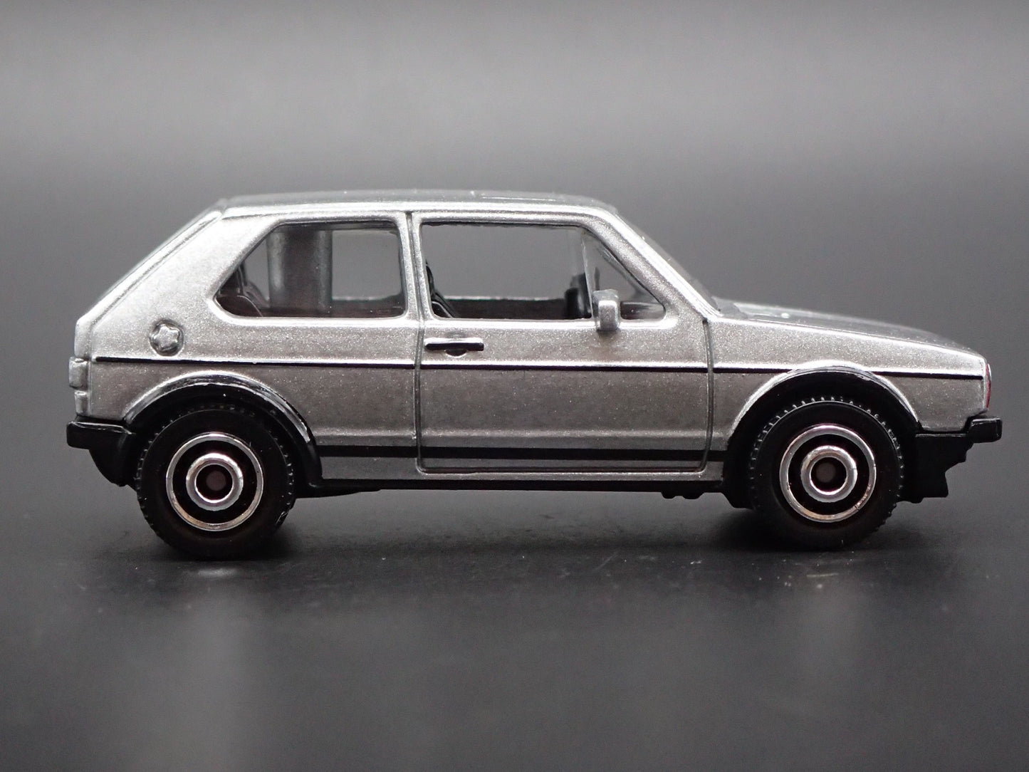 1974-1983 VW VOLKSWAGEN GOLF MK1 SILVER 1:64 SCALE DIORAMA DIECAST MODEL CAR