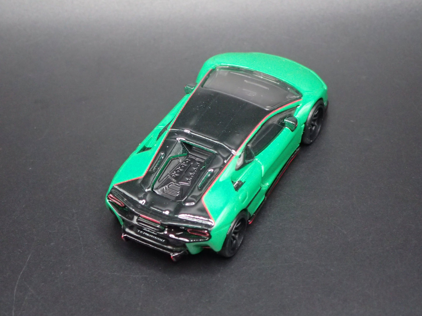 2025-2026 LAMBORGHINI TEMERARIO SUPER CAR 1/64 SCALE DIORAMA DIECAST MODEL CAR