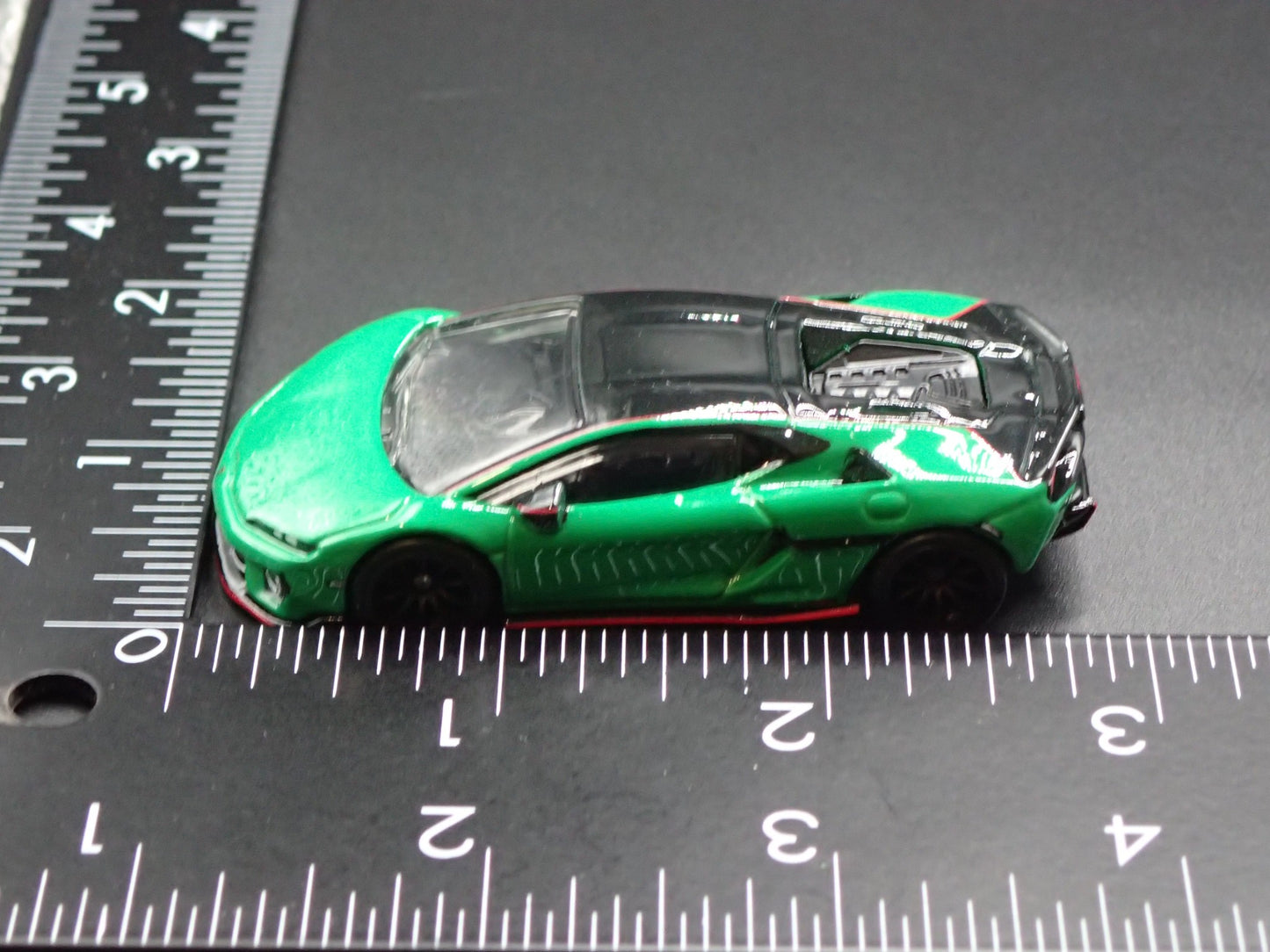 2025-2026 LAMBORGHINI TEMERARIO SUPER CAR 1/64 SCALE DIORAMA DIECAST MODEL CAR