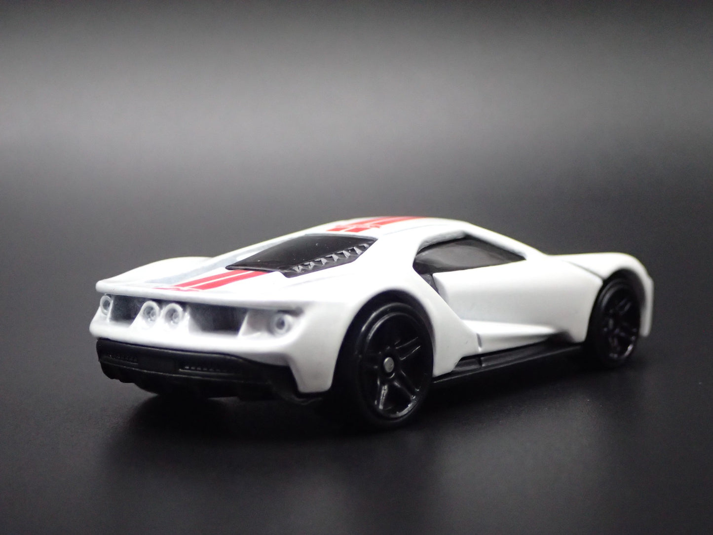 2017-2022 FORD GT SUPERCAR 1:64 SCALE COLLECTIBLE DIORAMA DIECAST MODEL CAR