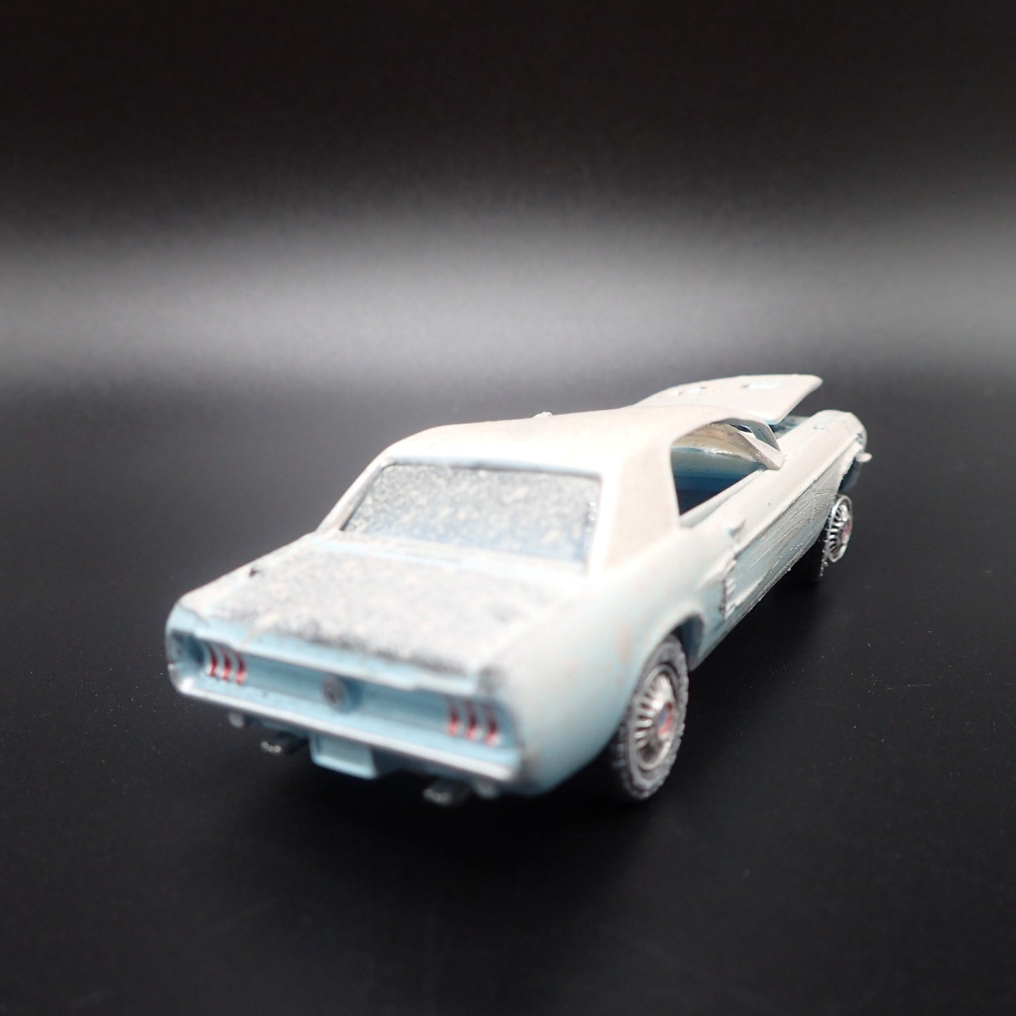 1967 67 FORD MUSTANG COUPE JUNKYARD  1:64 SCALE DIORAMA DIECAST MODEL CAR