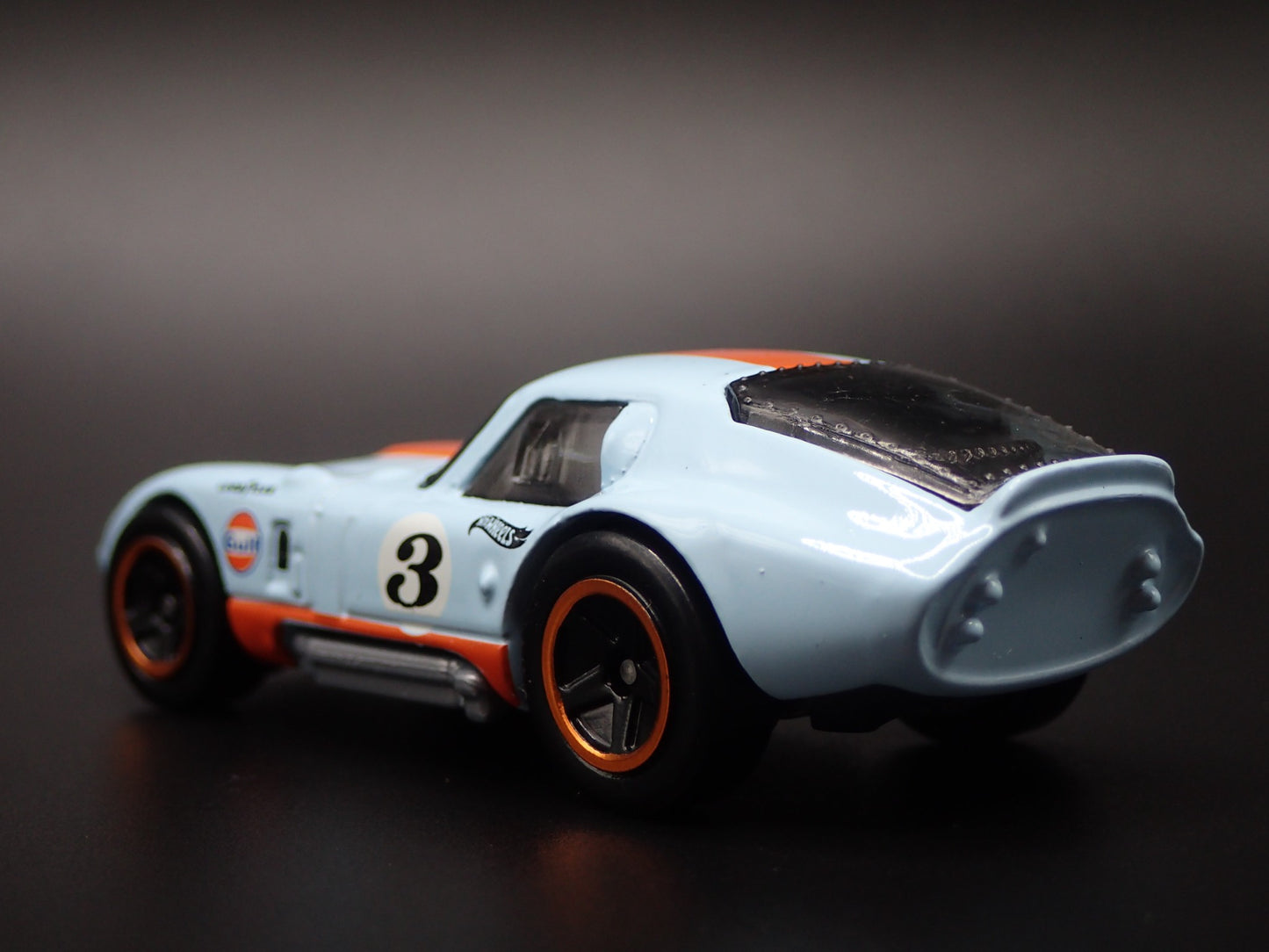 1965 65 SHELBY COBRA DAYTONA COUPE GULF OIL 1:64 SCALE DIORAMA DIECAST MODEL CAR