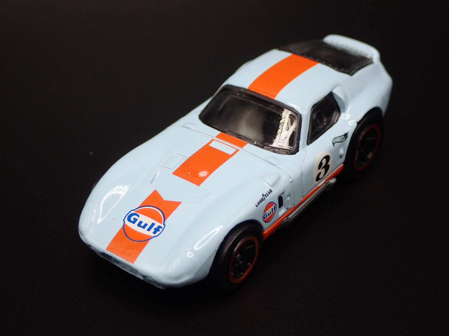 1965 65 SHELBY COBRA DAYTONA COUPE GULF OIL 1:64 SCALE DIORAMA DIECAST MODEL CAR