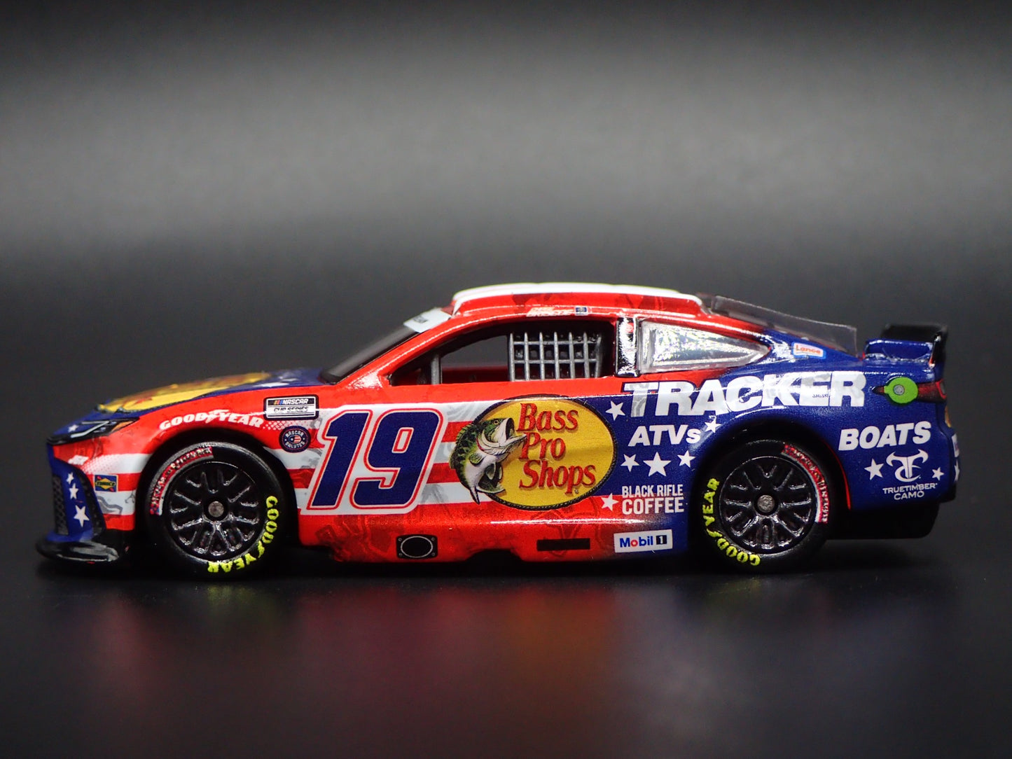2025 TOYOTA CAMRY 19 CHASE BRISCOE BASS PRO NASCAR 1:64 SCALE DIECAST MODEL CAR