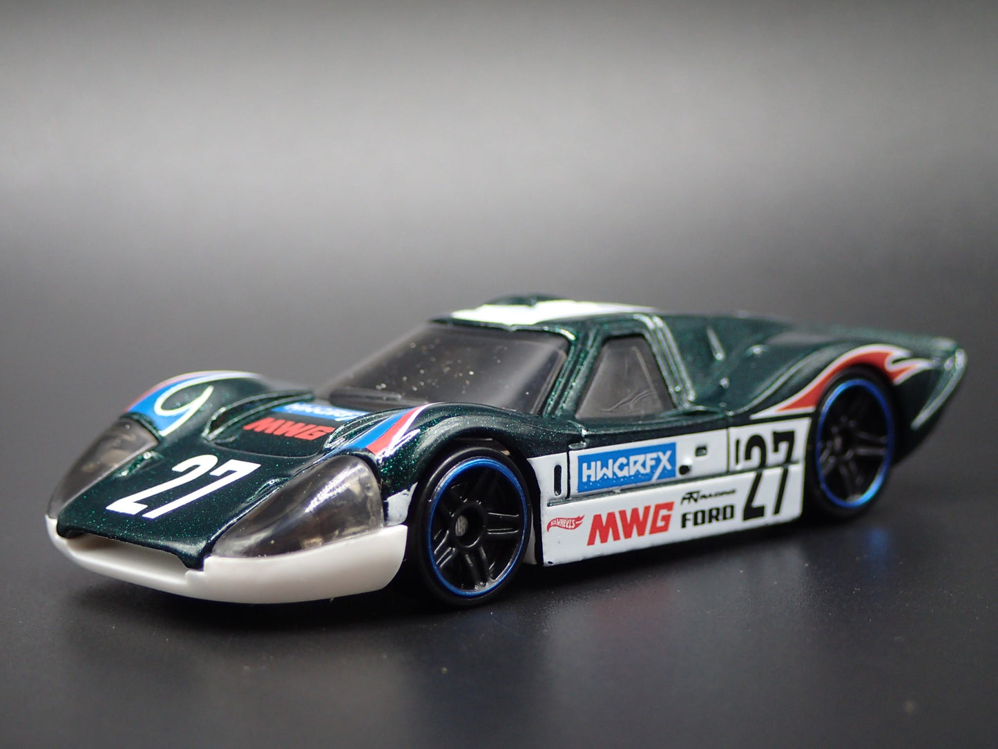 1967 67 FORD GT40 MK.IV GREEN 1:64 SCALE COLLECTIBLE DIORAMA DIECAST MODEL CAR