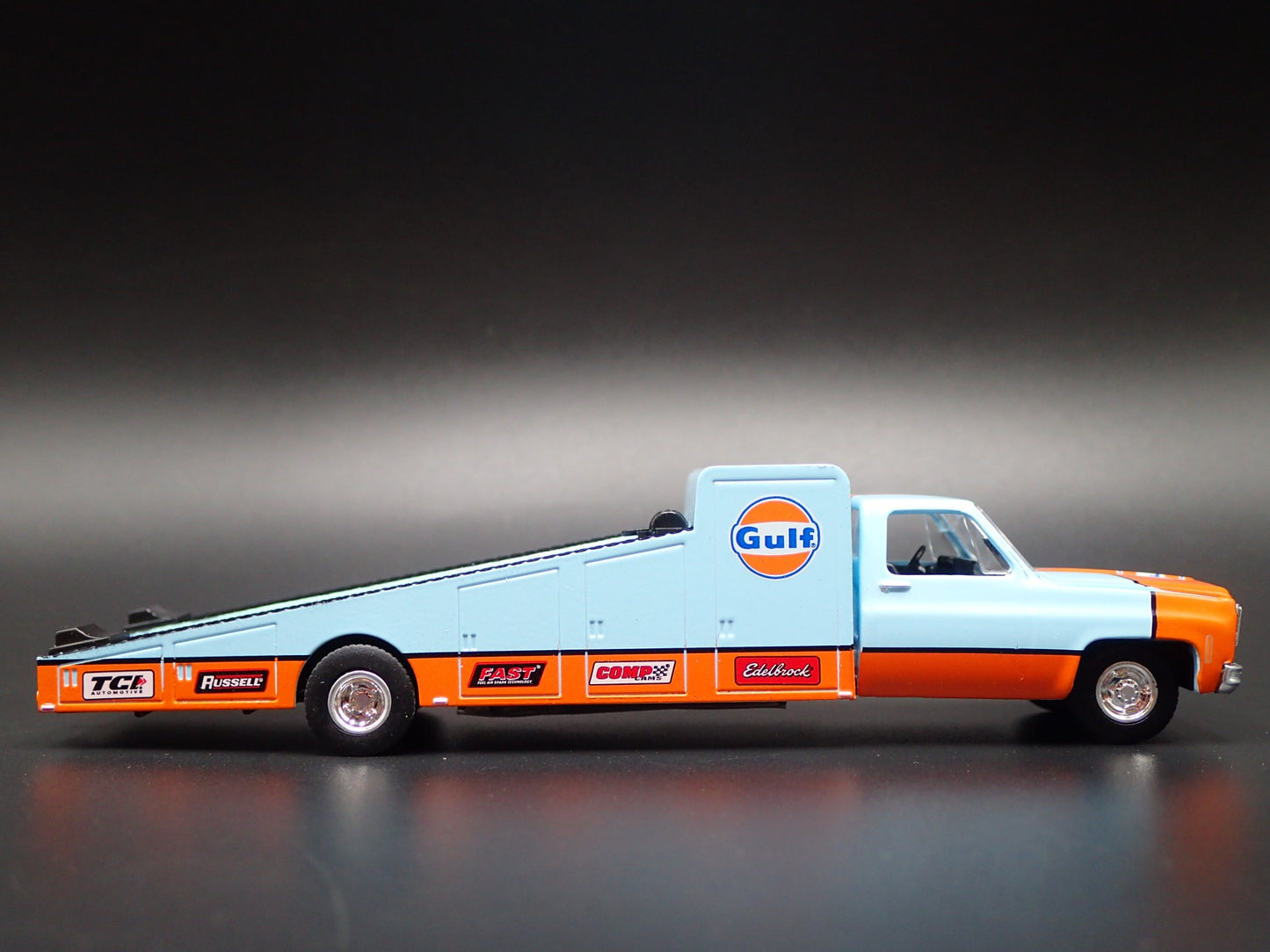 1973 CHEVY CHEVROLET C30 WEDGE RAMP TRUCK GULF OIL 1:64 SCALE DIECAST MODEL CAR