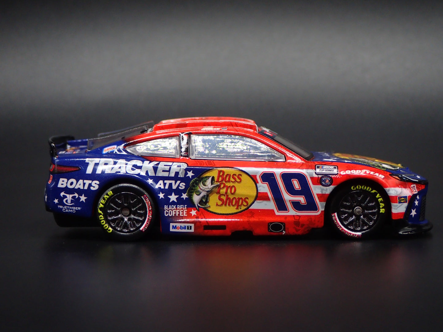 2025 TOYOTA CAMRY 19 CHASE BRISCOE BASS PRO NASCAR 1:64 SCALE DIECAST MODEL CAR