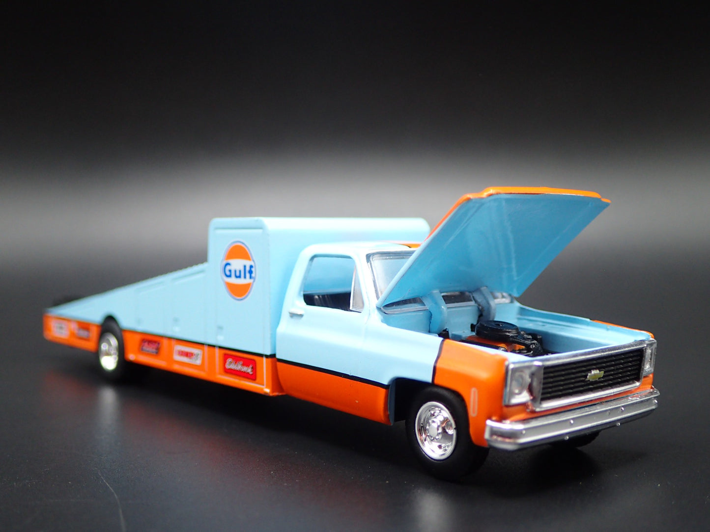 1973 CHEVY CHEVROLET C30 WEDGE RAMP TRUCK GULF OIL 1:64 SCALE DIECAST MODEL CAR