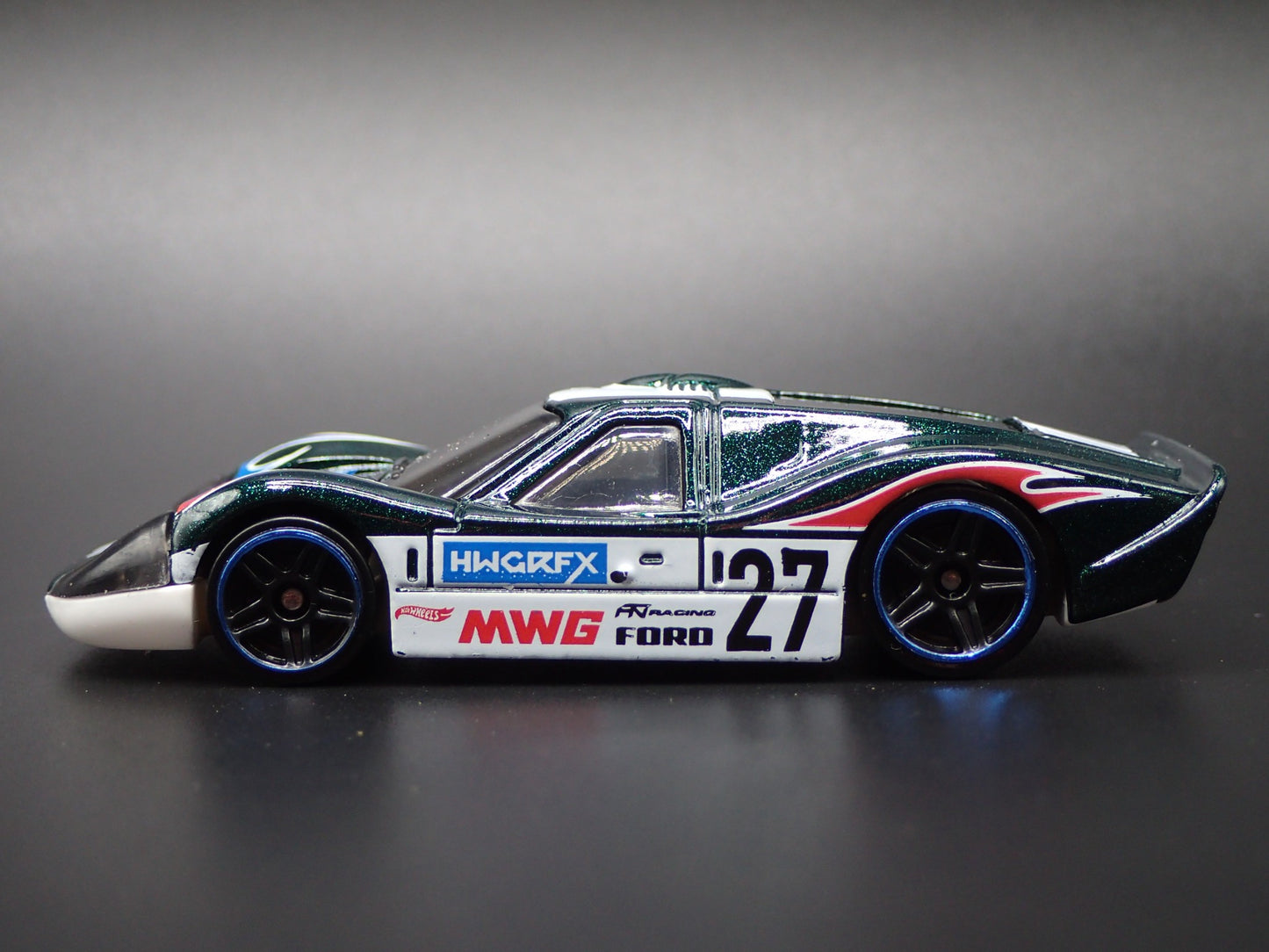 1967 67 FORD GT40 MK.IV GREEN 1:64 SCALE COLLECTIBLE DIORAMA DIECAST MODEL CAR