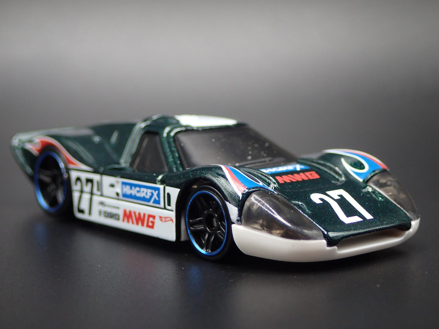 1967 67 FORD GT40 MK.IV GREEN 1:64 SCALE COLLECTIBLE DIORAMA DIECAST MODEL CAR