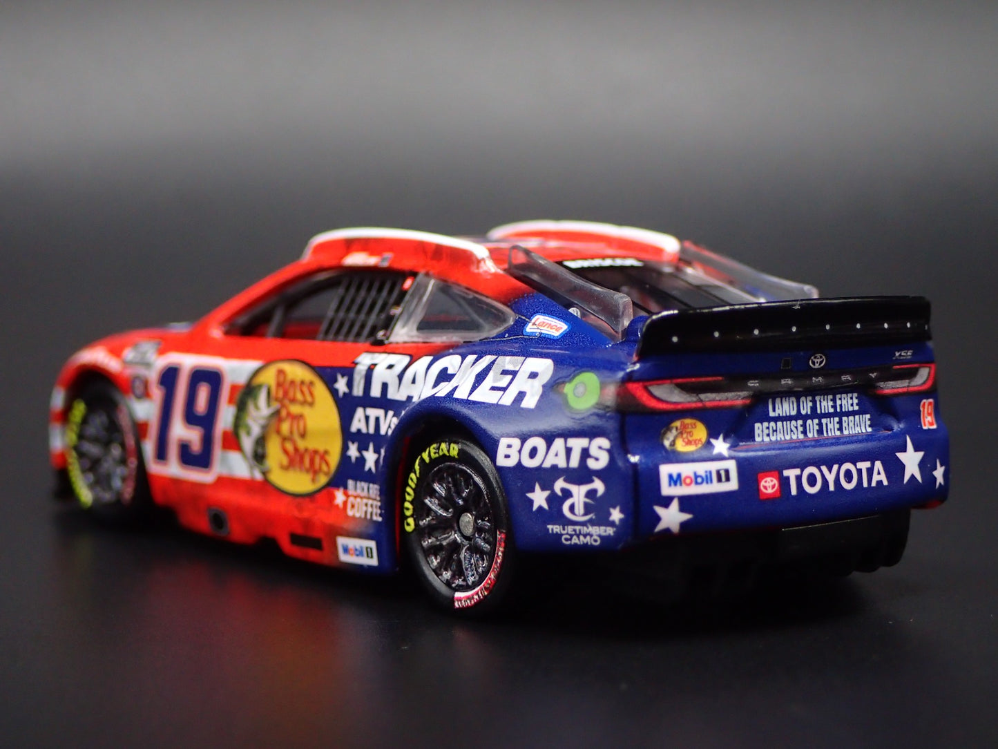2025 TOYOTA CAMRY 19 CHASE BRISCOE BASS PRO NASCAR 1:64 SCALE DIECAST MODEL CAR