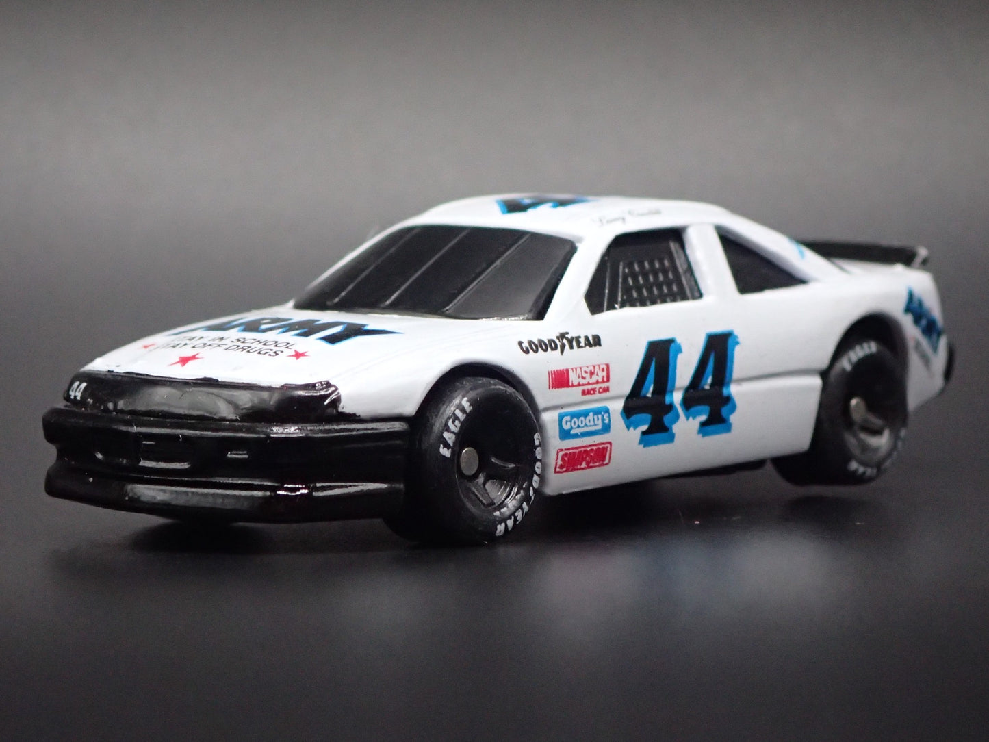 1992 92 PONTIAC GRAND PRIX 44 LARRY CAUDILL NASCAR 1:64 SCALE DIECAST MODEL CAR