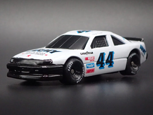 1992 92 PONTIAC GRAND PRIX 44 LARRY CAUDILL NASCAR 1:64 SCALE DIECAST MODEL CAR