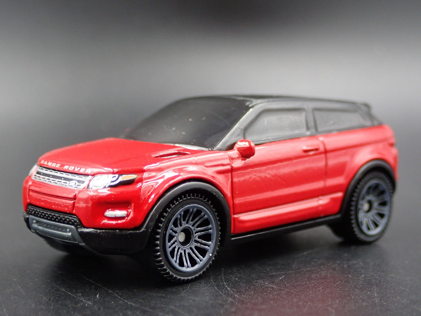 2012-2018 RANGE ROVER EVOQUE 1:64 SCALE COLLECTIBLE DIORAMA DIECAST MODEL CAR