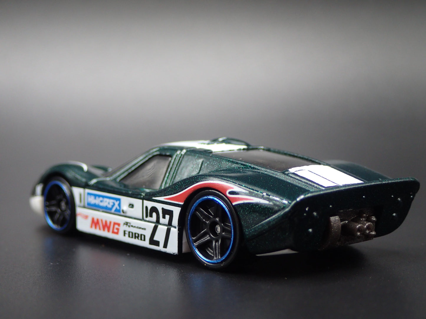 1967 67 FORD GT40 MK.IV GREEN 1:64 SCALE COLLECTIBLE DIORAMA DIECAST MODEL CAR