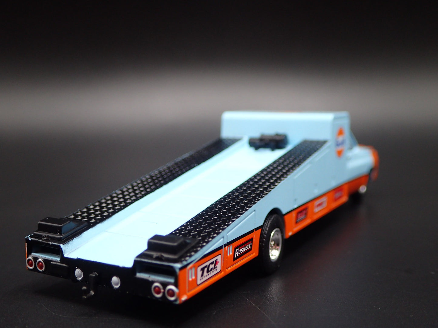 1973 CHEVY CHEVROLET C30 WEDGE RAMP TRUCK GULF OIL 1:64 SCALE DIECAST MODEL CAR