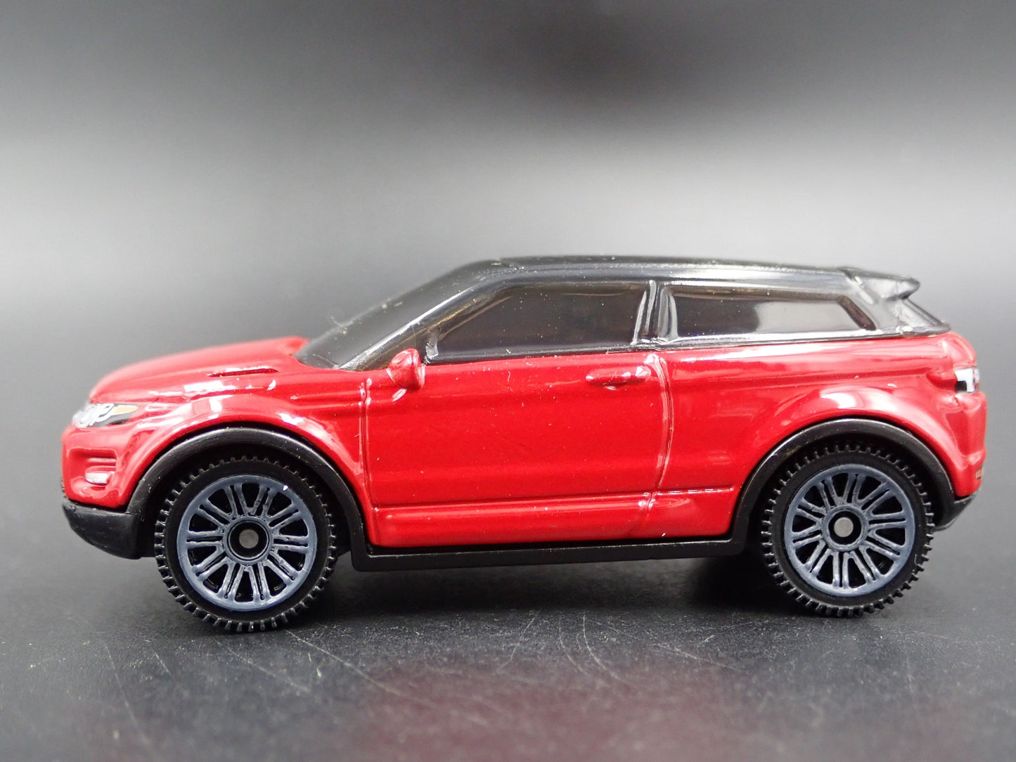 2012-2018 RANGE ROVER EVOQUE 1:64 SCALE COLLECTIBLE DIORAMA DIECAST MODEL CAR
