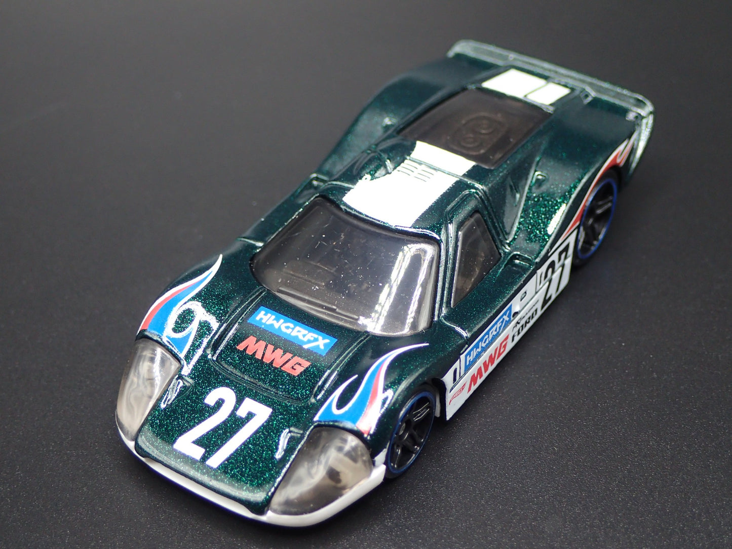 1967 67 FORD GT40 MK.IV GREEN 1:64 SCALE COLLECTIBLE DIORAMA DIECAST MODEL CAR