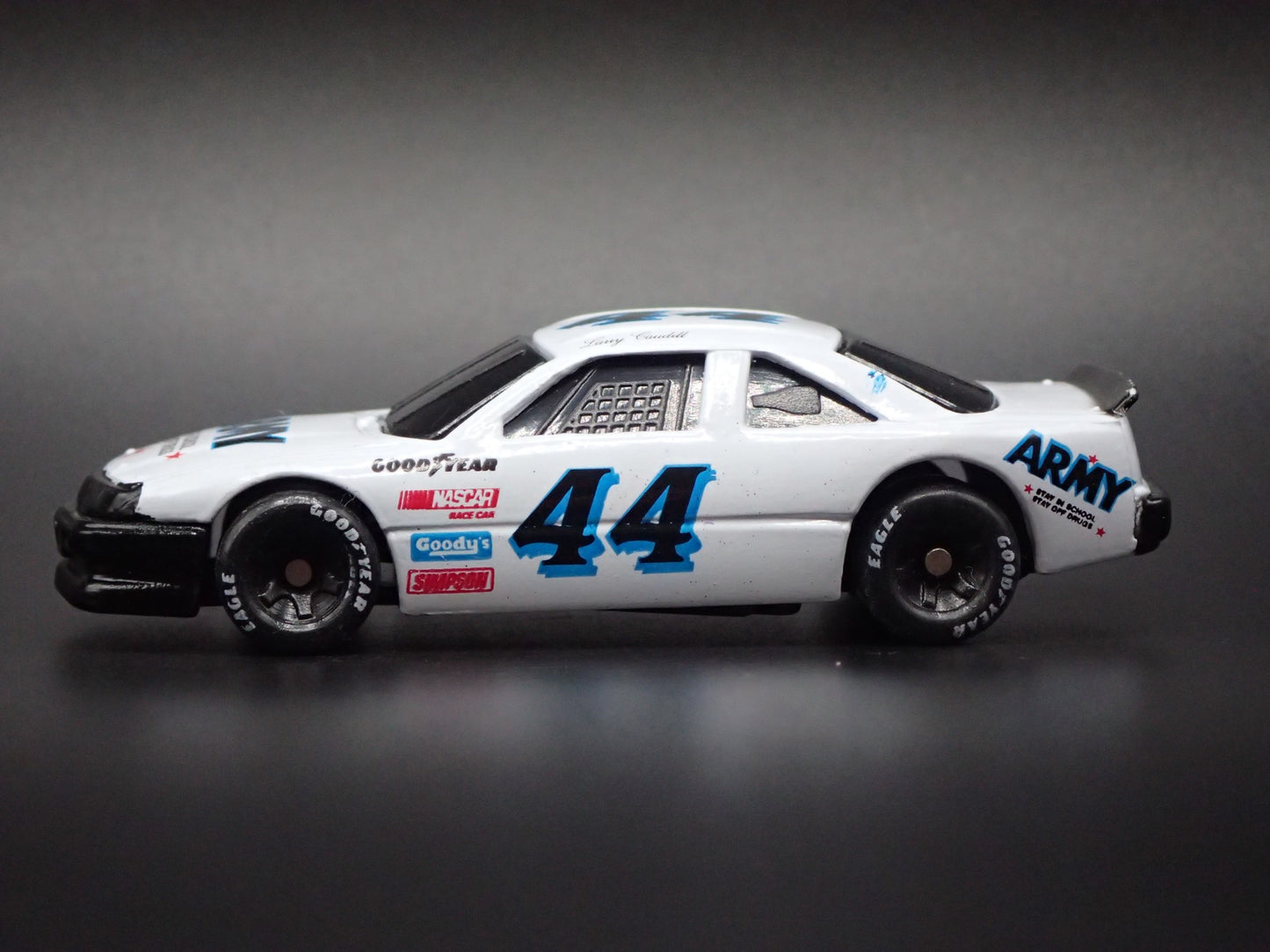 1992 92 PONTIAC GRAND PRIX 44 LARRY CAUDILL NASCAR 1:64 SCALE DIECAST MODEL CAR