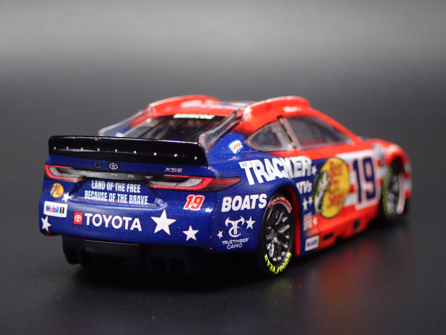2025 TOYOTA CAMRY 19 CHASE BRISCOE BASS PRO NASCAR 1:64 SCALE DIECAST MODEL CAR