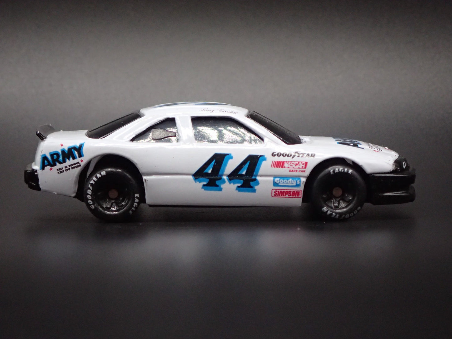 1992 92 PONTIAC GRAND PRIX 44 LARRY CAUDILL NASCAR 1:64 SCALE DIECAST MODEL CAR