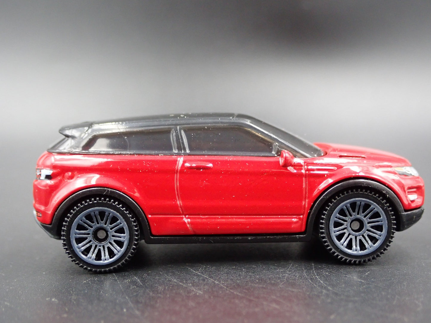 2012-2018 RANGE ROVER EVOQUE 1:64 SCALE COLLECTIBLE DIORAMA DIECAST MODEL CAR