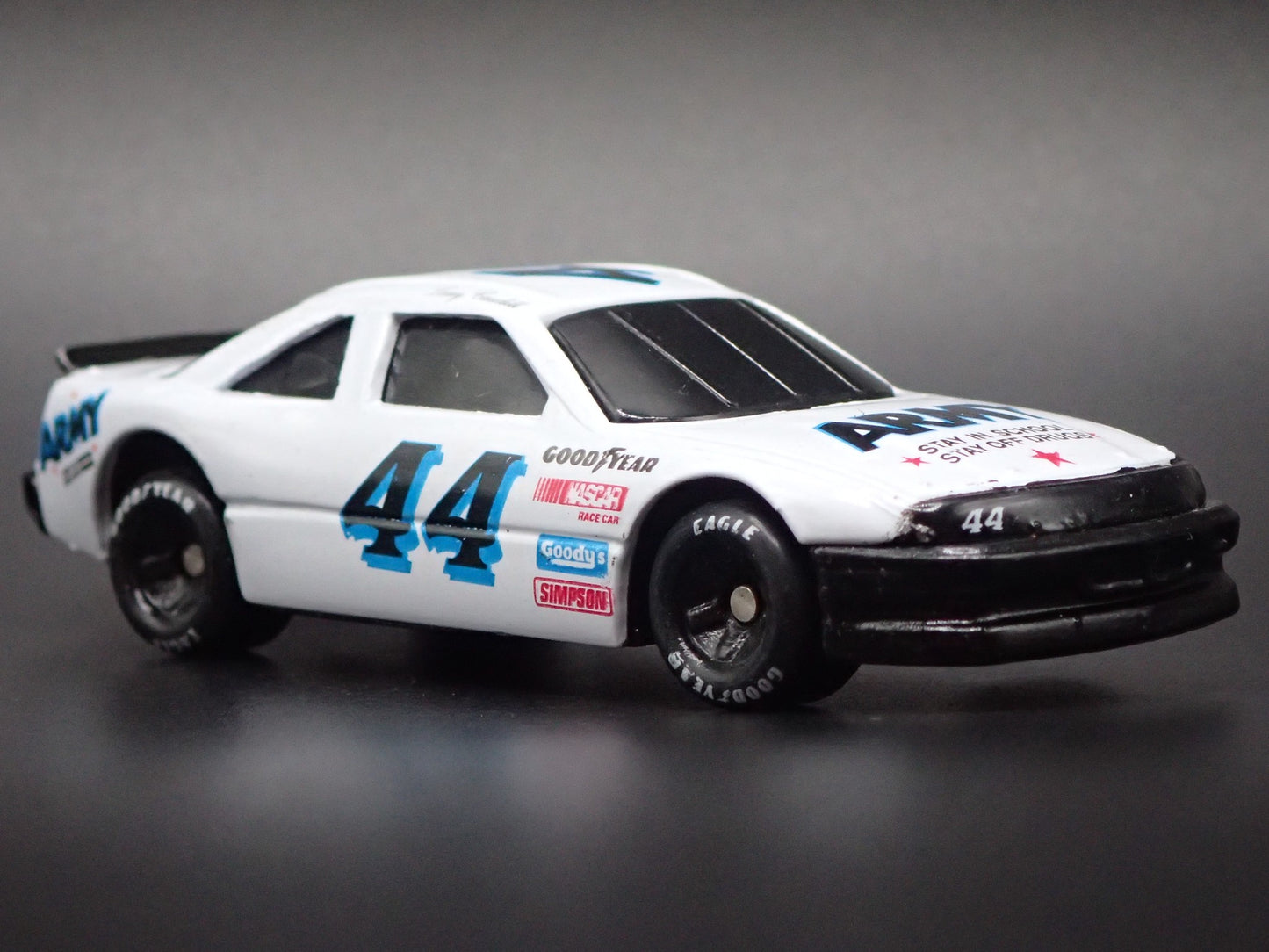 1992 92 PONTIAC GRAND PRIX 44 LARRY CAUDILL NASCAR 1:64 SCALE DIECAST MODEL CAR